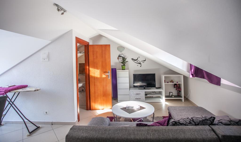 Guest House Trifora Trogir Exterior photo
