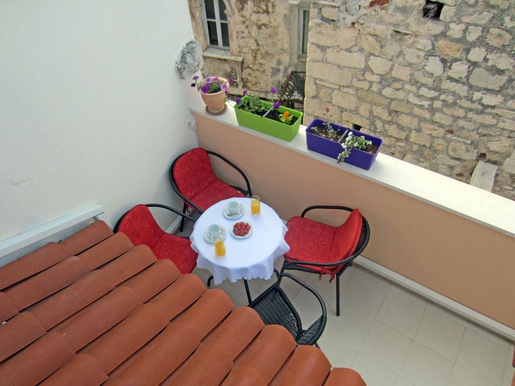 Guest House Trifora Trogir Exterior photo