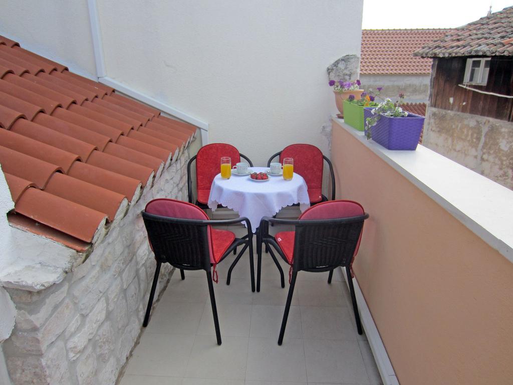 Guest House Trifora Trogir Exterior photo